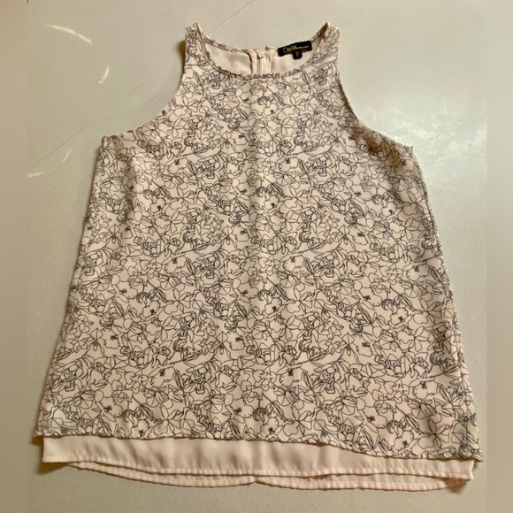 Light Pink/Cream Top w Black Floral Design - Picture 7 of 7